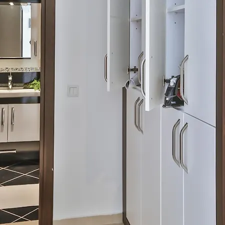 Merkezde, Konforlu, 2 Odali Apartamento