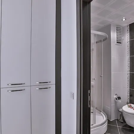 Merkezde, Konforlu, 2 Odali Apartamento