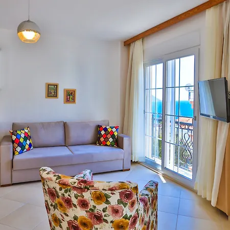Merkezde, Konforlu, 2 Odali Apartamento