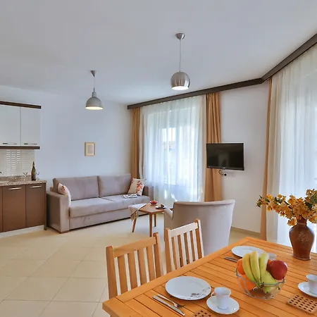 Merkezde, Konforlu, 2 Odali Apartamento *