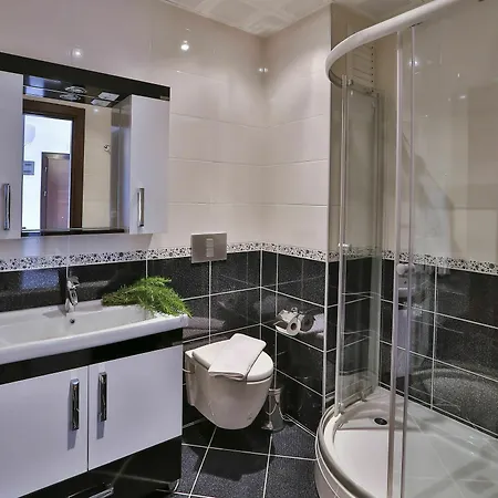 Merkezde, Konforlu, 2 Odali Apartamento